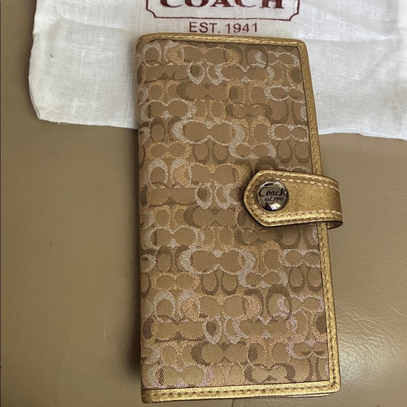 NWT Coach Metallic Gold Signature Clutch - Picture 1 of 5